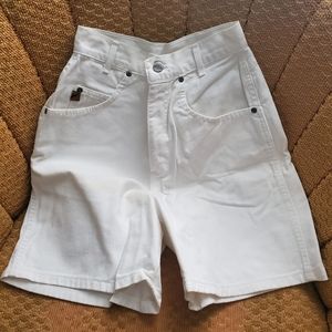 Chic white jean shorts